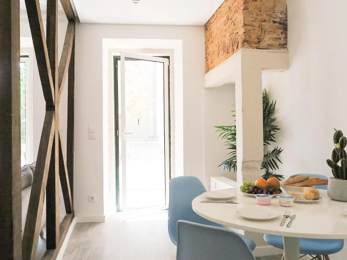 Liberdade Stylish Apt With Balcony Лиссабон