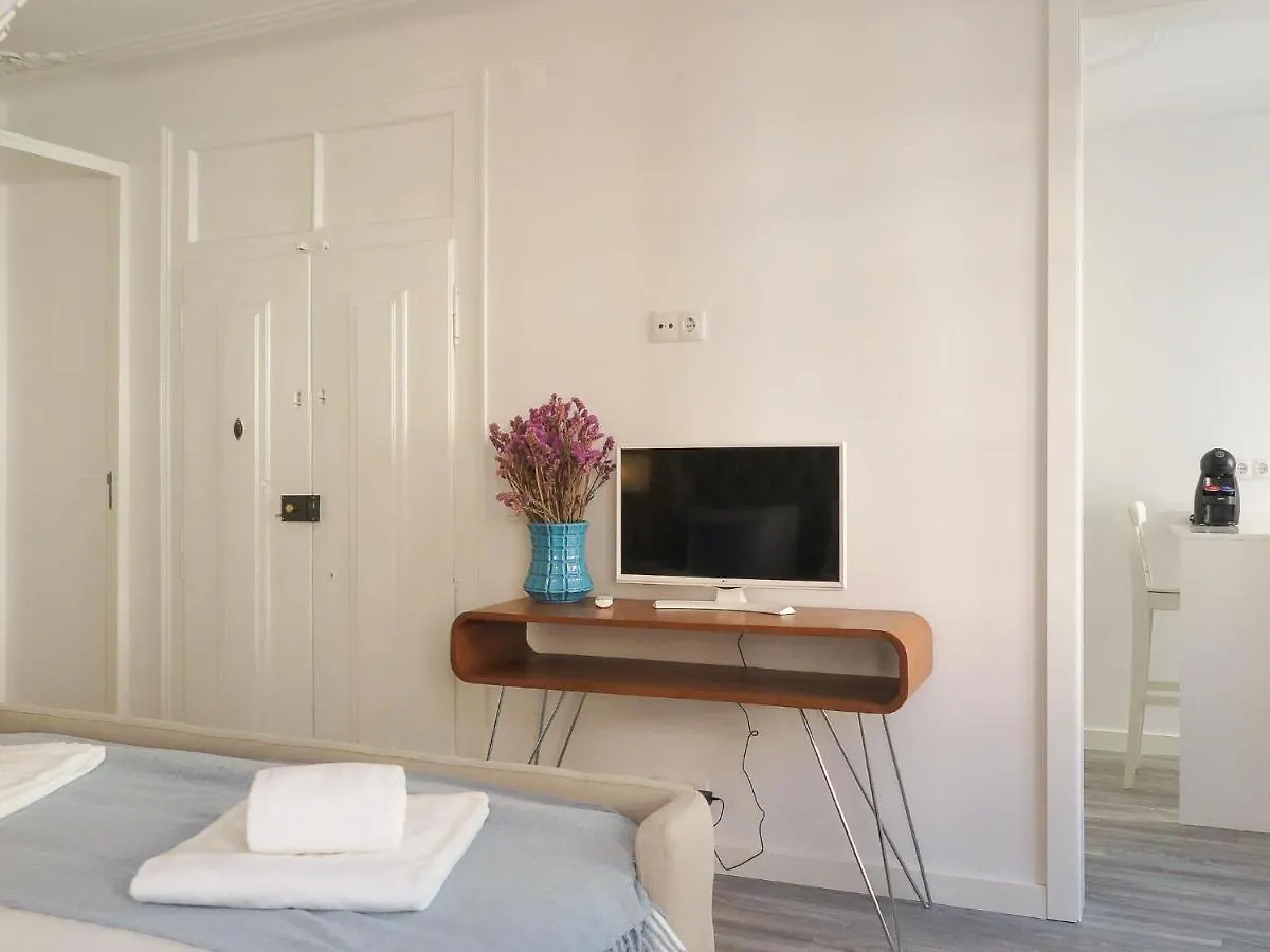 Liberdade Stylish Apt With Balcony Лиссабон