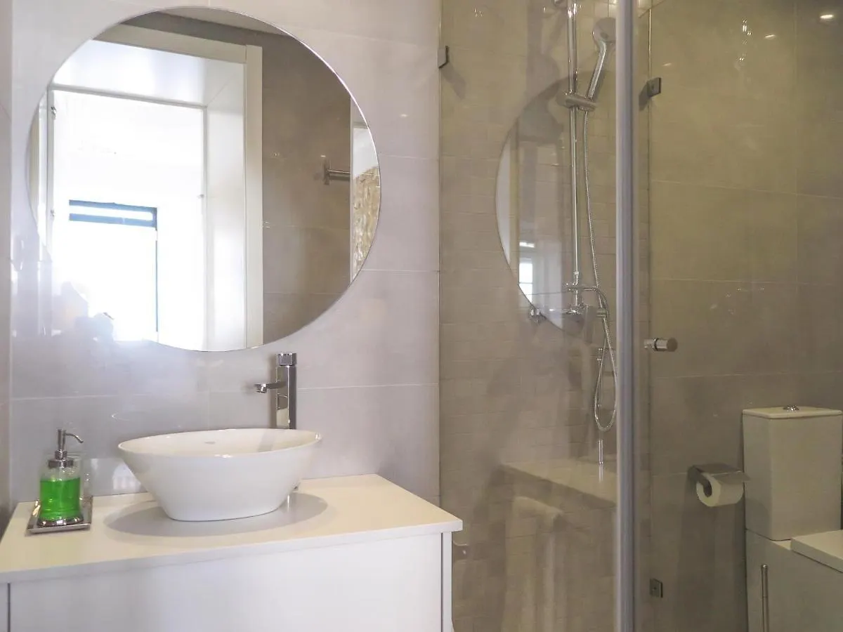 Апартаменты Liberdade Stylish Apt With Balcony Лиссабон